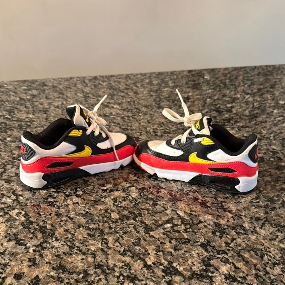 Nike Black and Red Sneakers Air Max Design EUC 10C